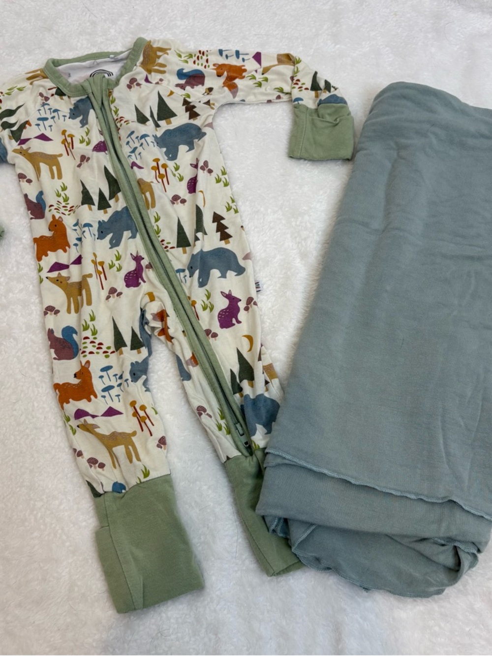 Emerson & Friends Viscose Bamboo One Pieces Bundle 0-3 Months & Swaddle Green